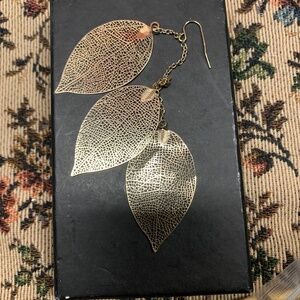 Gold leaf earring(only one)